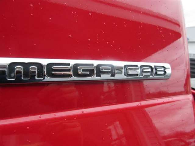 2006 Dodge Ram Pickup 2500 Laramie 4dr Mega Cab 4WD SB